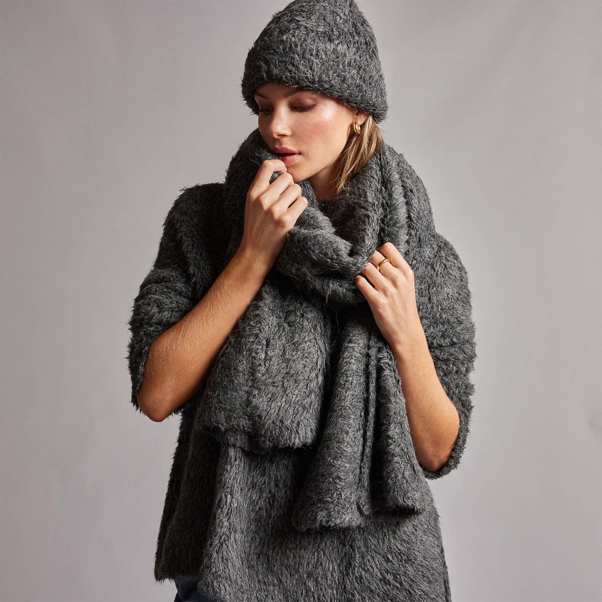 Wool Blend Sherpa Scarf in Anthracite | James Perse Los Angeles
