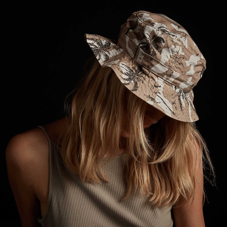 Camo Palm Print Bucket Hat in Desert | James Perse Los Angeles