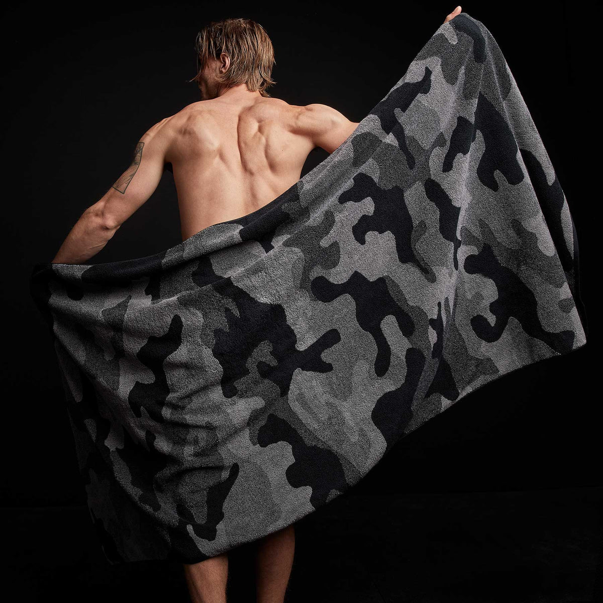 Camo Beach Towel - Black/Raccoon Grey | James Perse Los Angeles