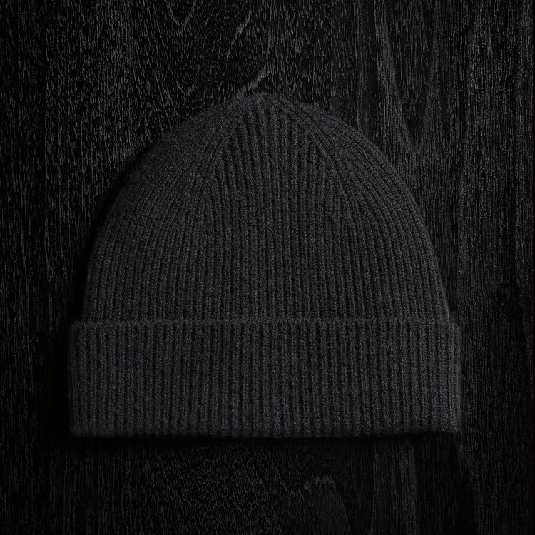 Solid Cashmere Beanie in Black | James Perse Los Angeles