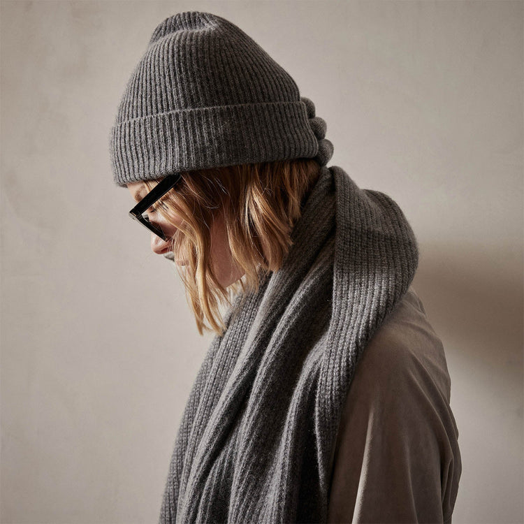 Solid Cashmere Beanie in Grey Felt | James Perse Los Angeles