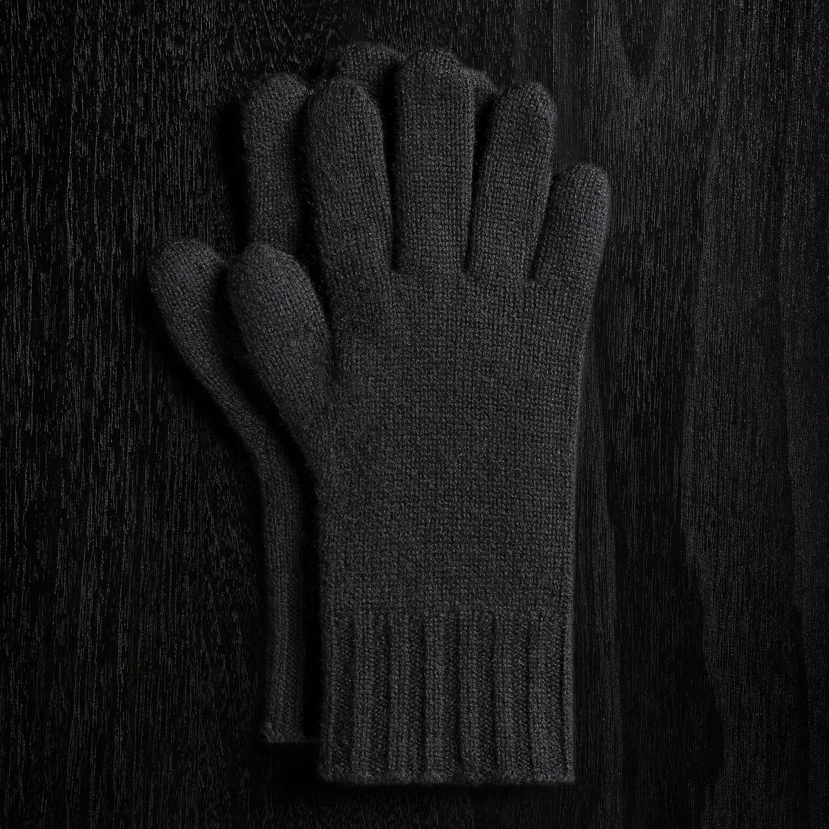 Solid Cashmere Gloves in Black | James Perse Los Angeles