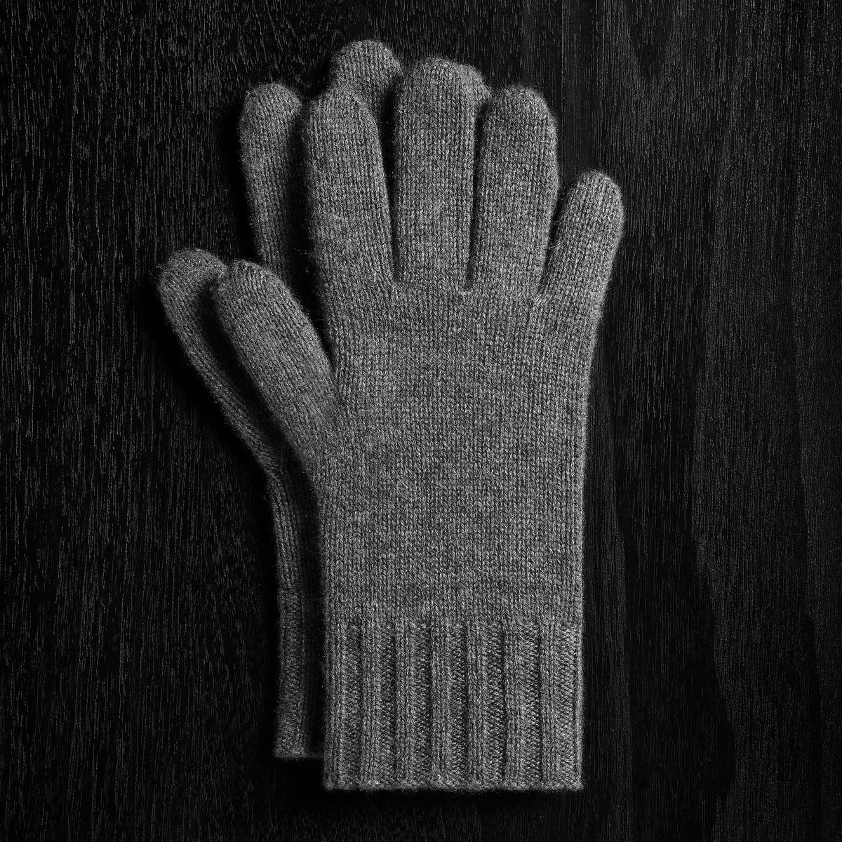 Solid Cashmere Gloves in Grey Felt | James Perse Los Angeles