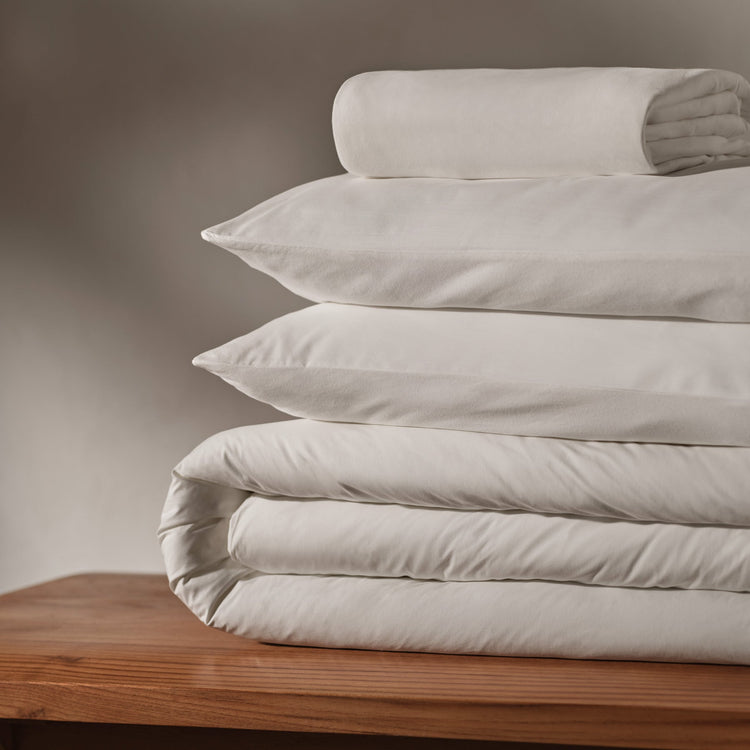Cotton Bedding Set in Queen White | James Perse Los Angeles