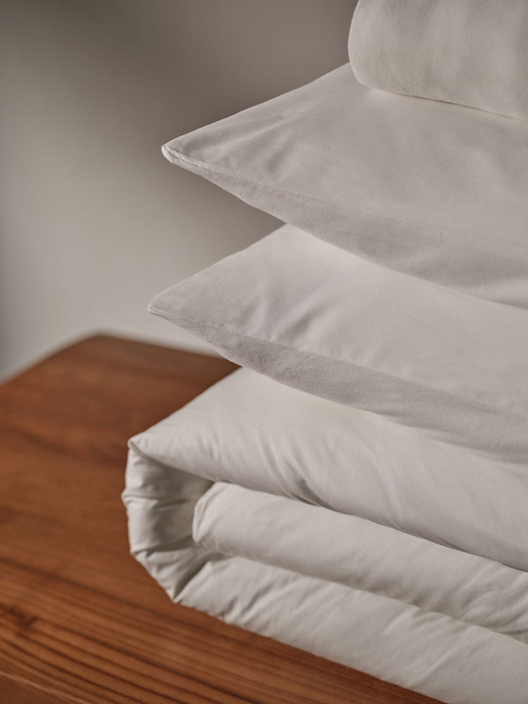 Cotton Bedding Set in King White | James Perse Los Angeles
