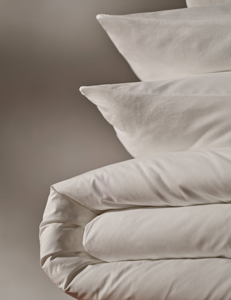 Cotton Bedding Set in Queen White | James Perse Los Angeles