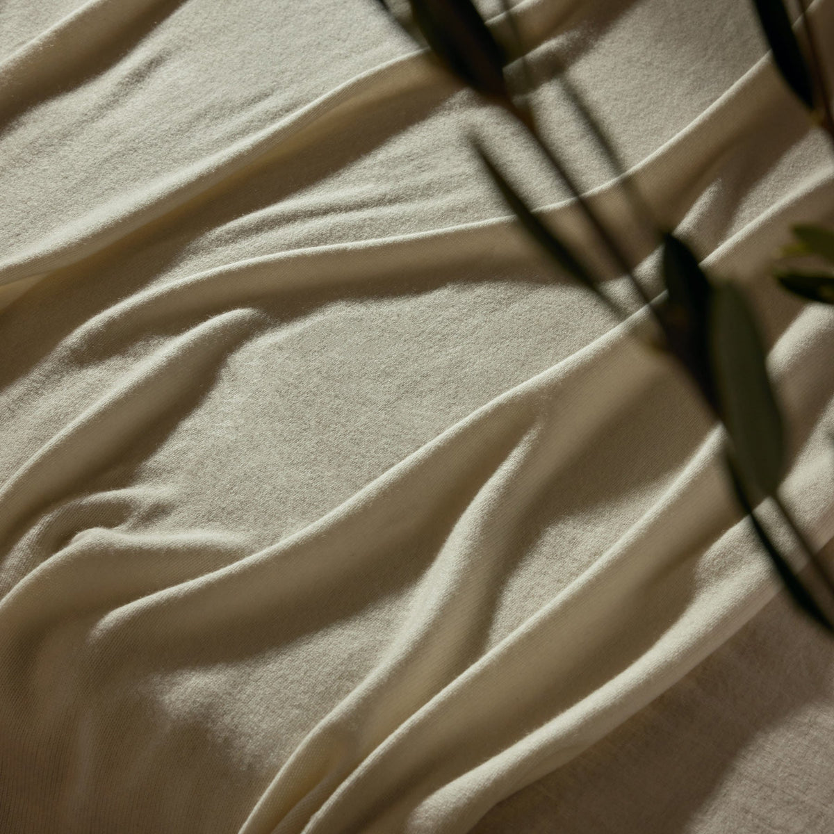 Cashmere Knit Blanket in White | James Perse Los Angeles