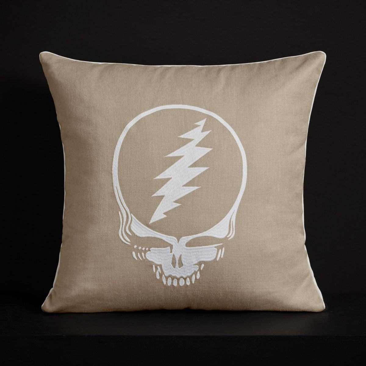 Grateful Dead Throw Pillow with Piping in Flax/White | James Perse Los Angeles