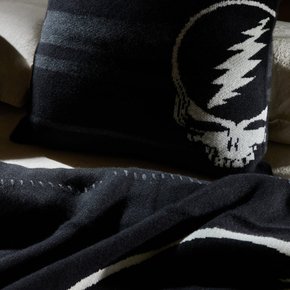 Dead And Company Pillow Sham in Black/ White/ Charcoal | James Perse Los Angeles