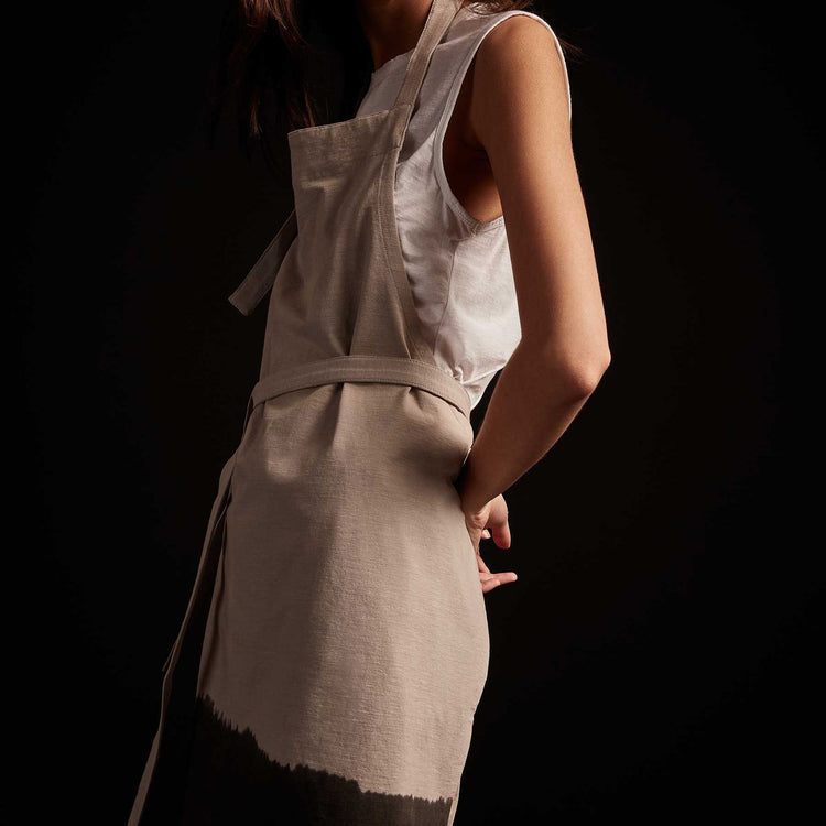 Dip Dye Full Chef's Apron in Dapple/Carbon | James Perse Los Angeles