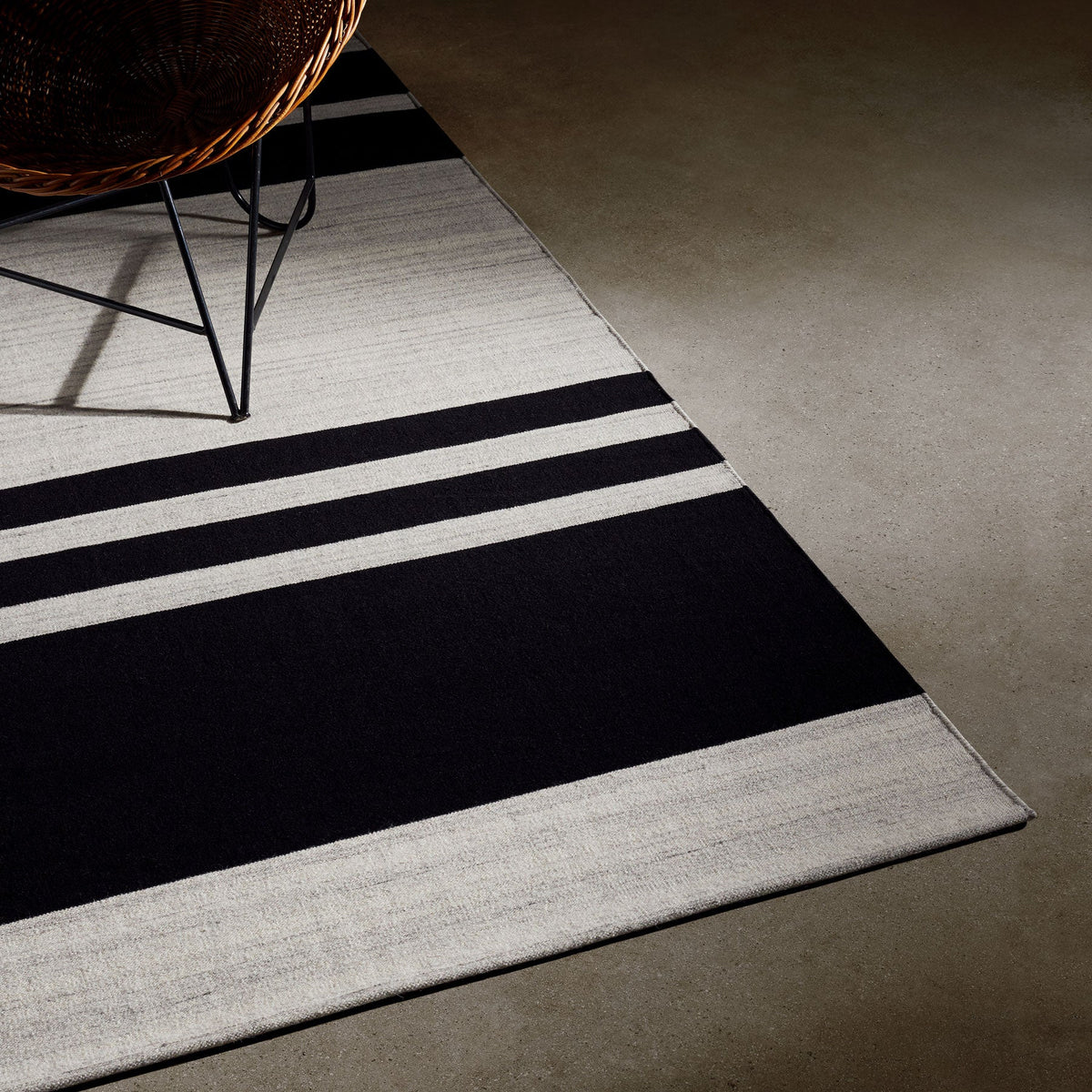 Multi Stripe Area Rug 8Ft X 10Ft in Natural/Black Stripe | James Perse Los Angeles