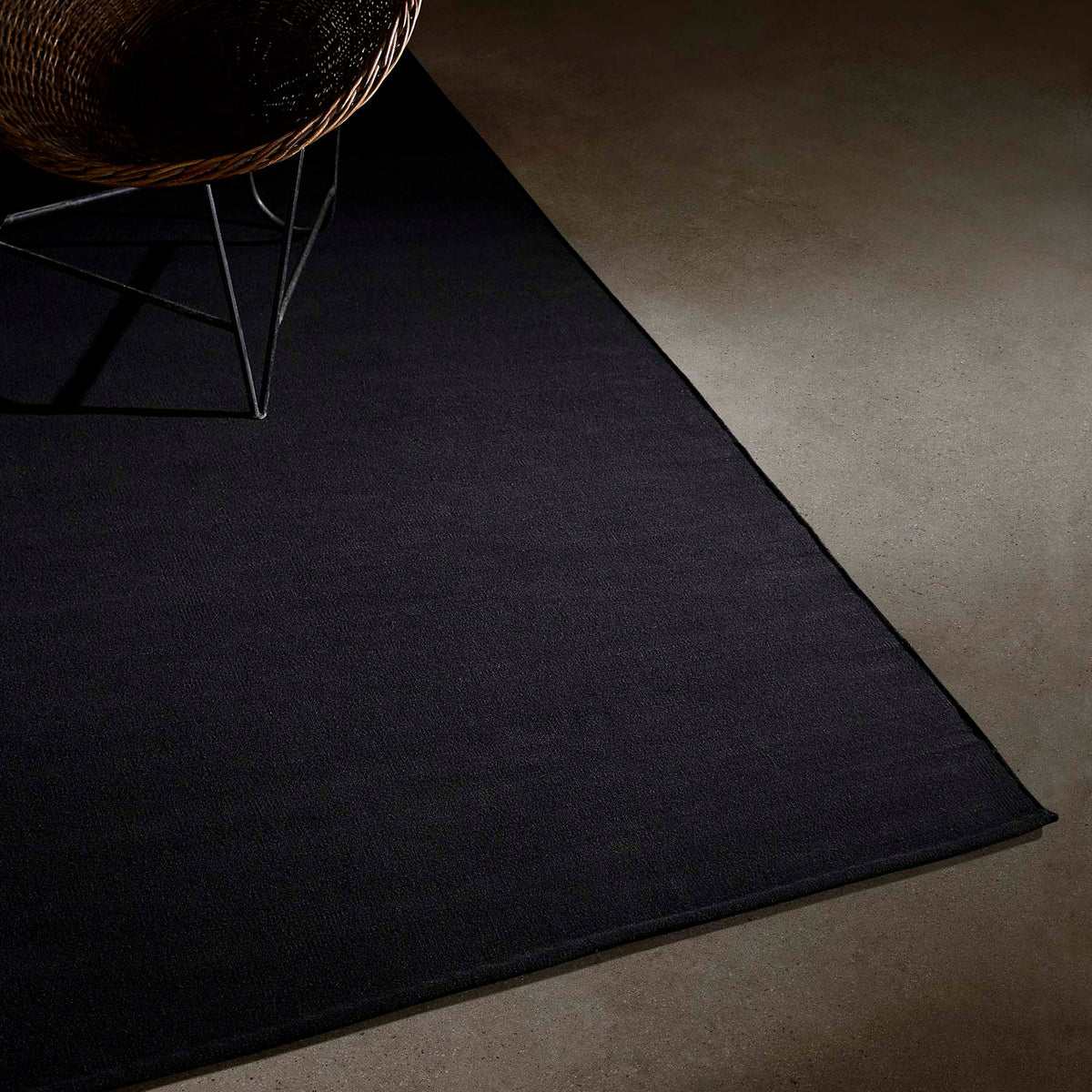 Solid Wool Area Rug 6Ft X 9Ft in Black | James Perse Los Angeles 