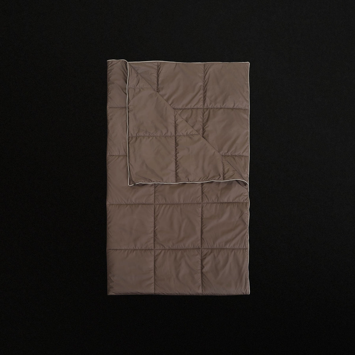 Y/OSEMITE Quilted Blanket in Tent/Beige | James Perse Los Angeles