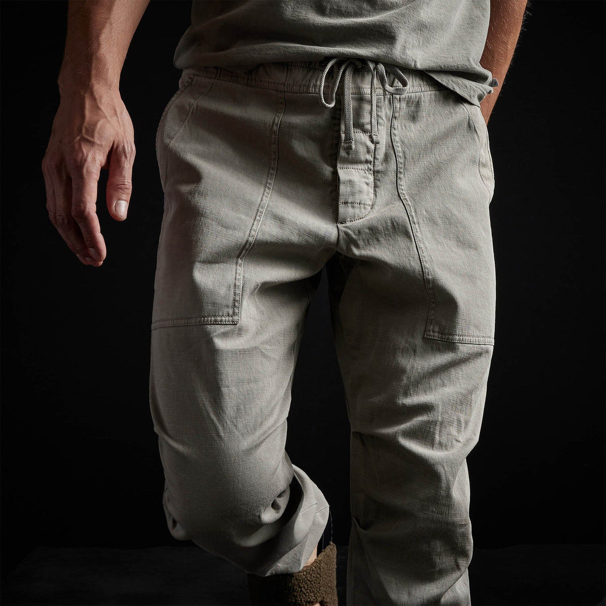 Army Cotton Slub Utility Pant in Concrete Pigment | James Perse Los Angeles