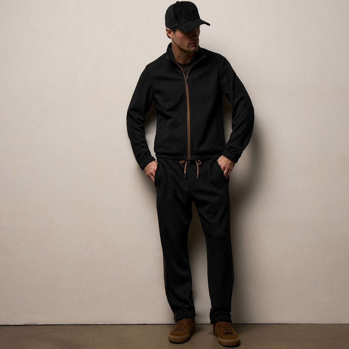 Brushed Cotton Piped Jacket in Black/Whiskey | James Perse Los Angeles