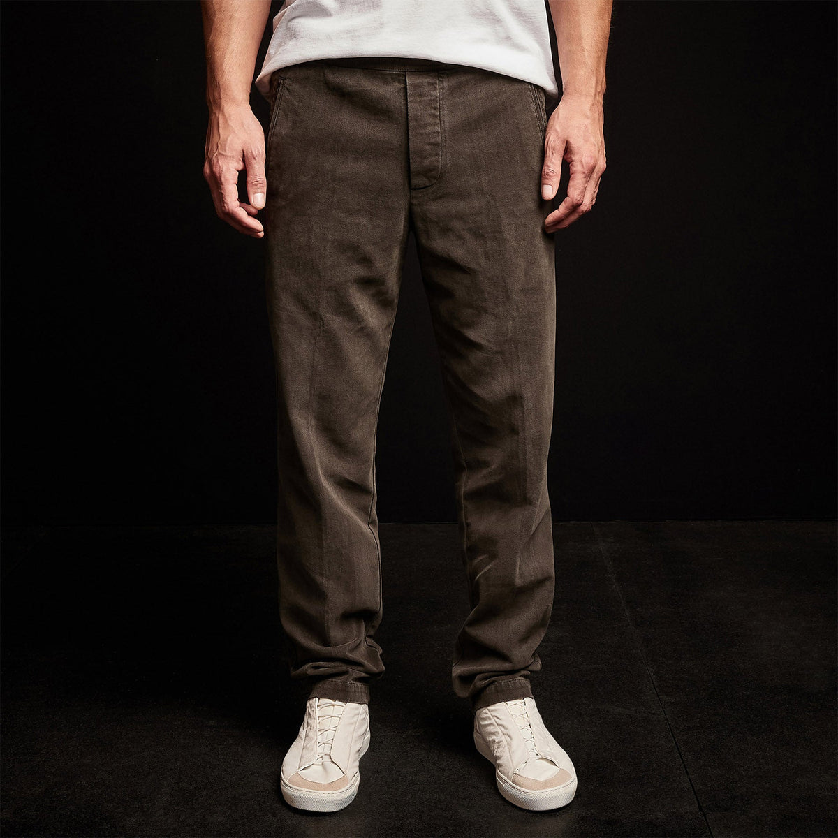 Brushed Cotton Twill Trouser in Dark Olive Pigment | James Perse Los Angeles