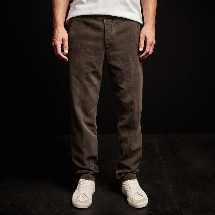 Brushed Cotton Twill Trouser in Dark Olive Pigment | James Perse Los Angeles