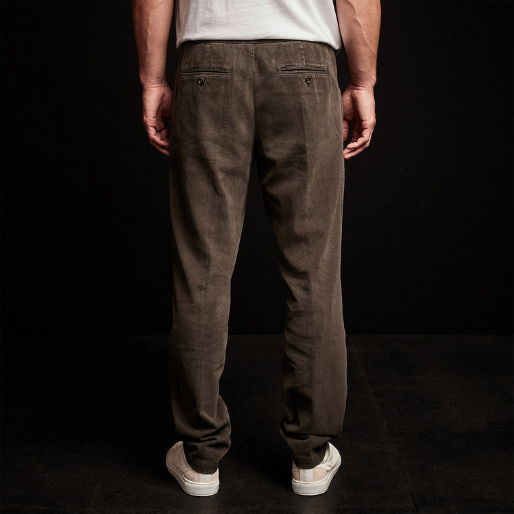Brushed Cotton Twill Trouser in Dark Olive Pigment | James Perse Los Angeles
