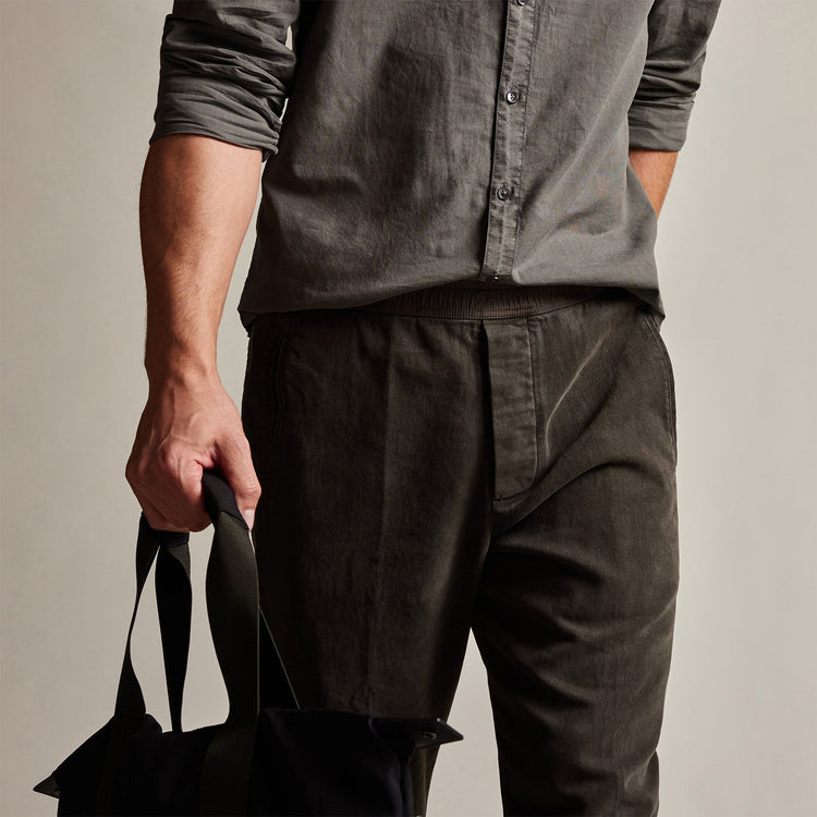 Brushed Cotton Twill Trouser in Dark Olive Pigment | James Perse Los Angeles