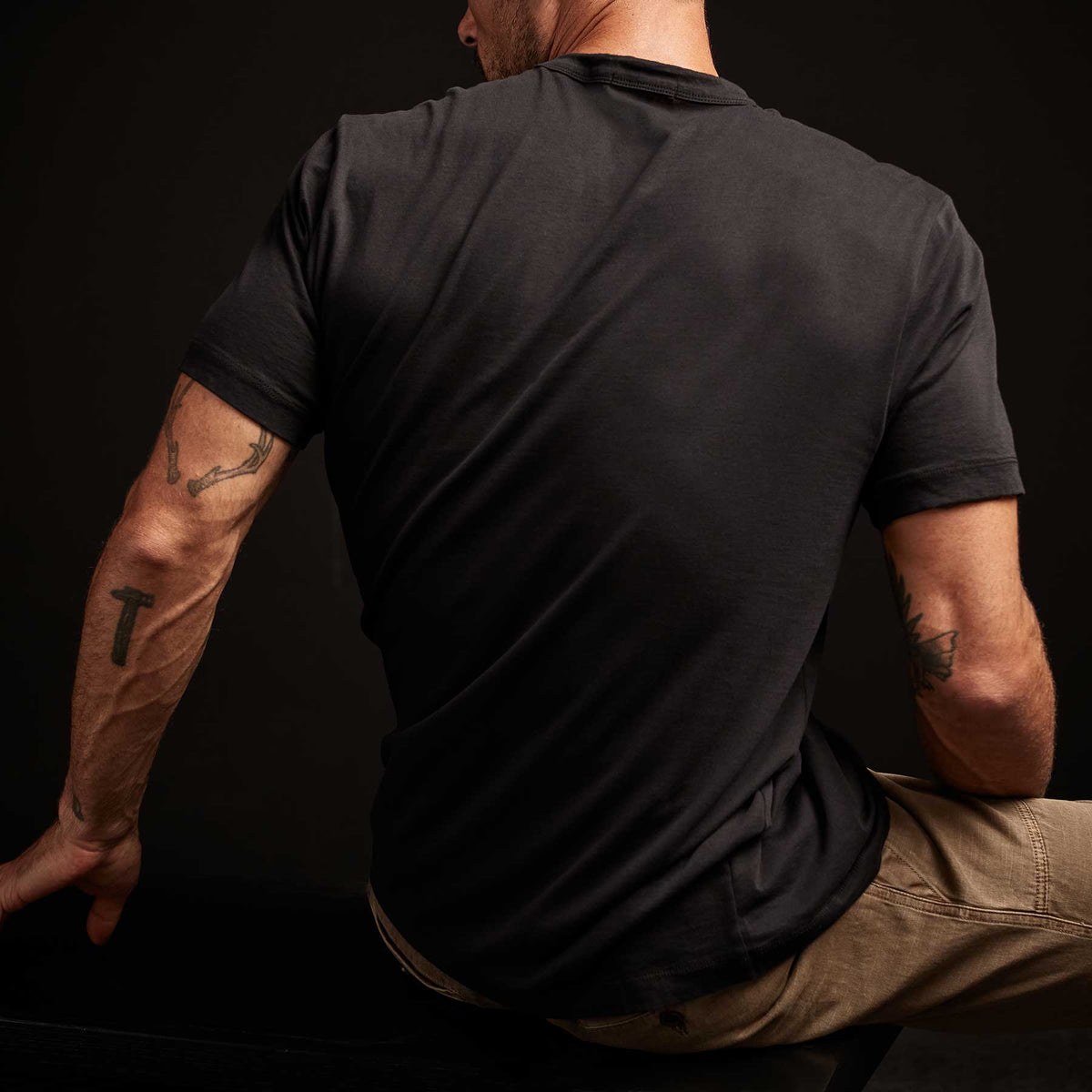 Elevated Lotus Jersey Pocket Tee In Black | James Perse Los Angeles