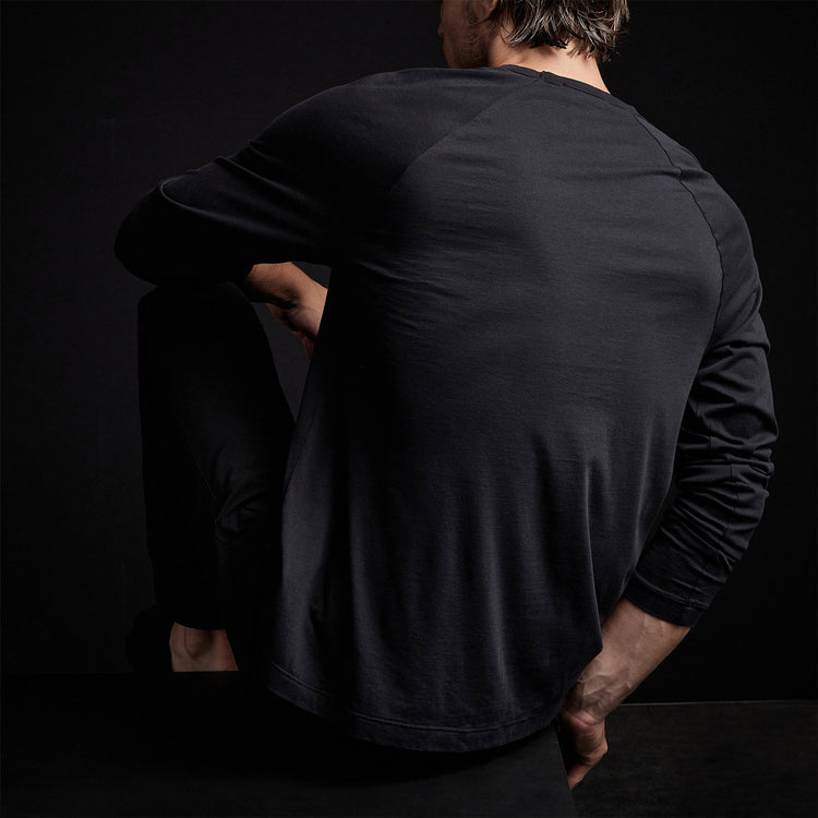 Brushed Jersey Raglan Crew in Black | James Perse Los Angeles