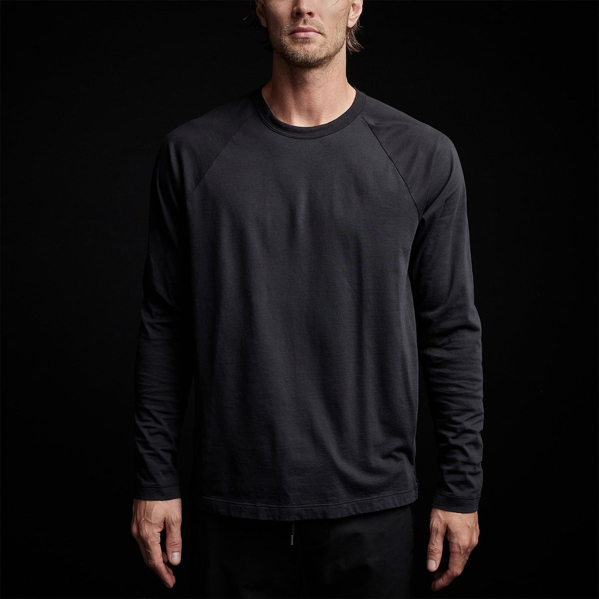 Brushed Jersey Raglan Crew in Black | James Perse Los Angeles