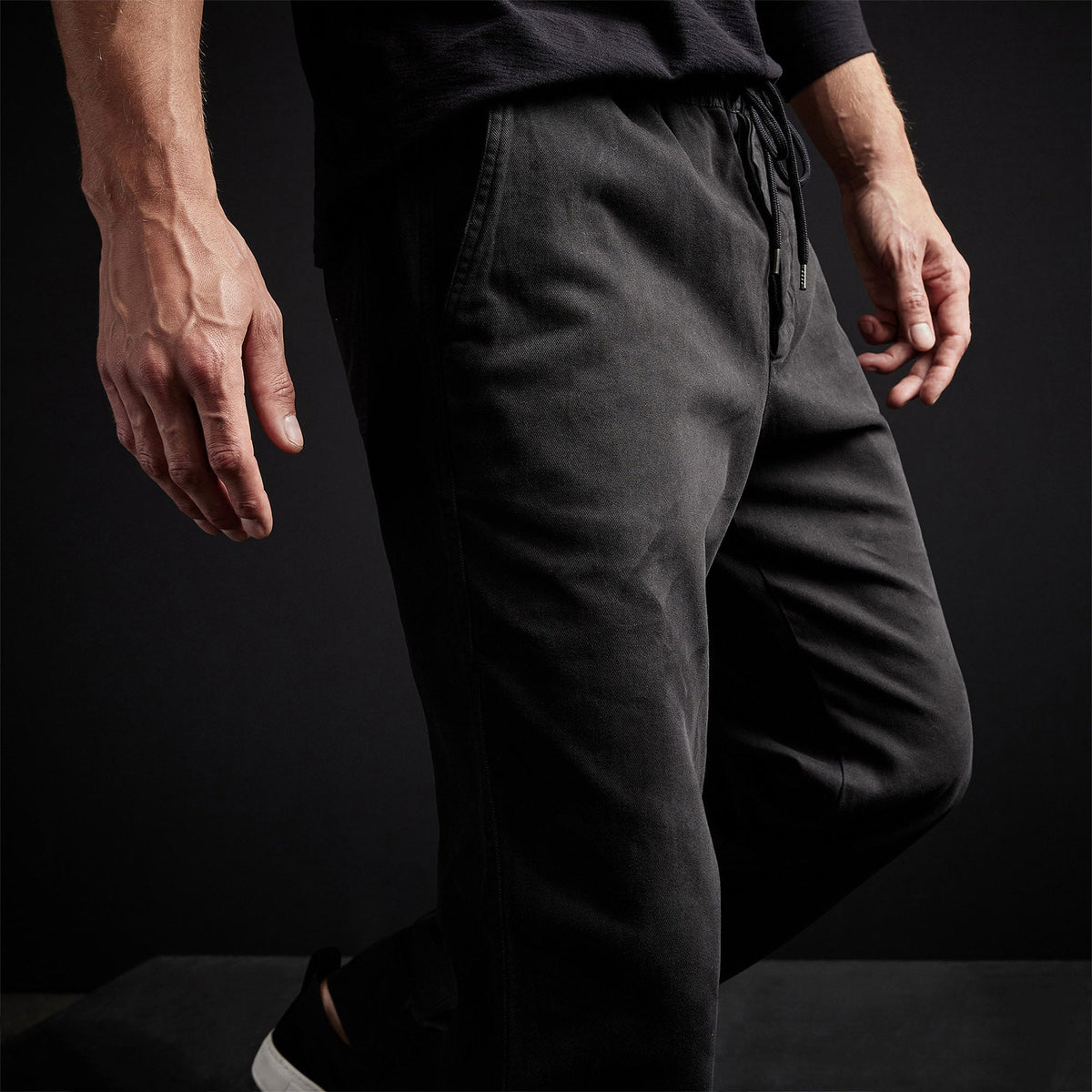Cotton Twill Work Trouser in Black | James Perse Los Angeles