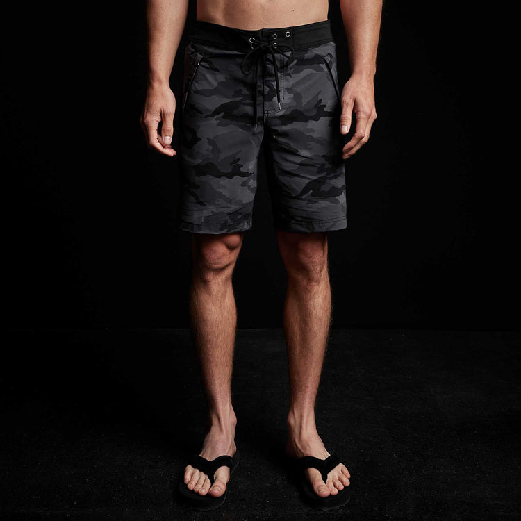 Camo Zip Pocket Boardshort in Black Sea Camo/Black | James Perse Los Angeles