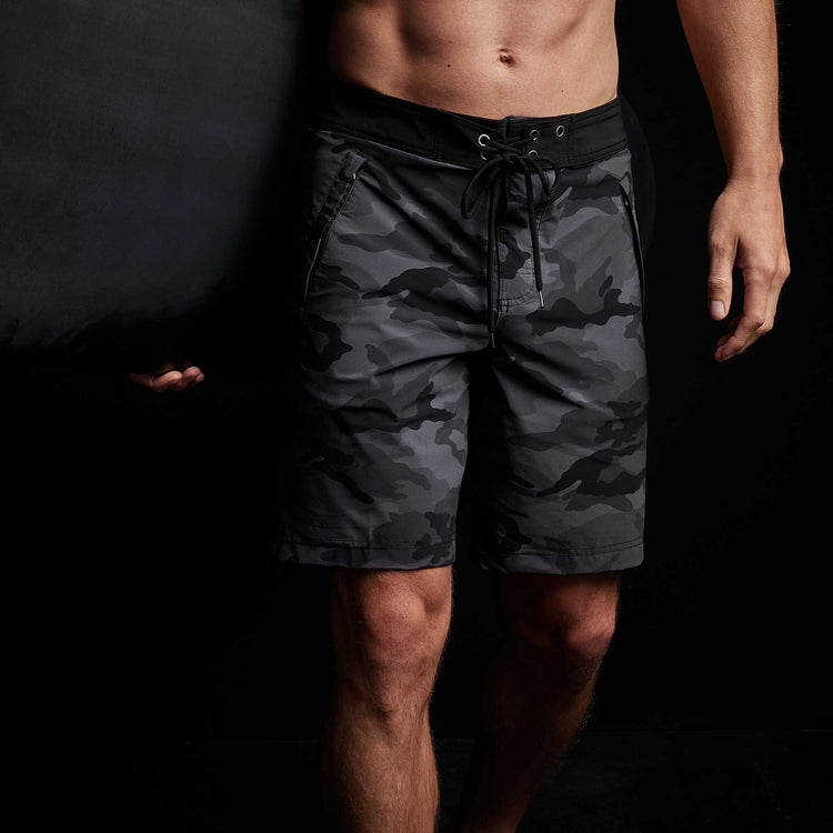 Camo Zip Pocket Boardshort in Black Sea Camo/Black | James Perse Los Angeles