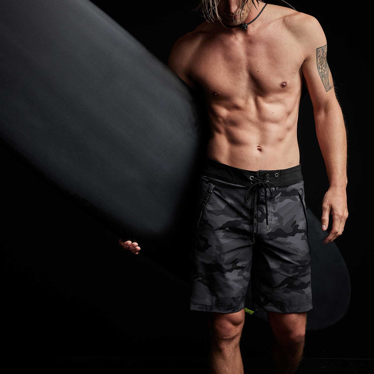 Camo Zip Pocket Boardshort in Black Sea Camo/Black | James Perse Los Angeles