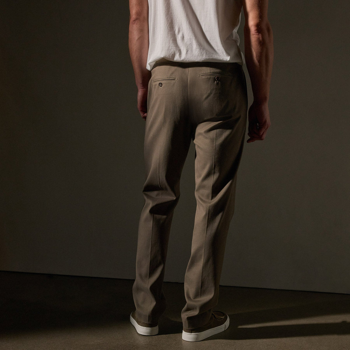 Cashmere Touch Twill Trouser  in Mushroom | James Perse Los Angeles