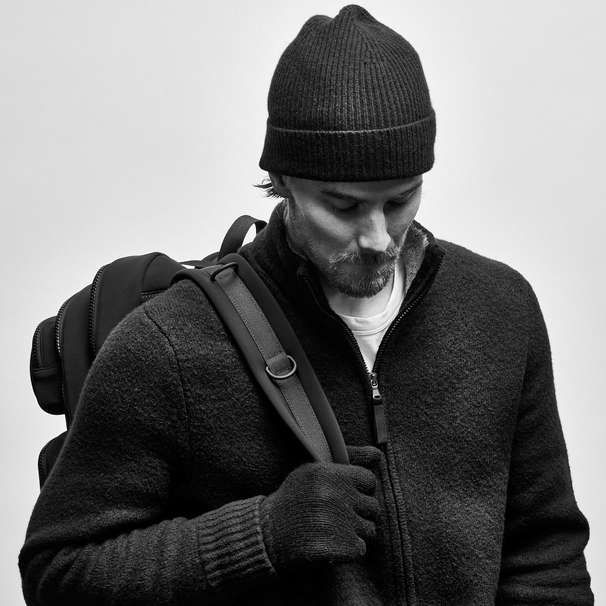 Solid Cashmere Beanie in Black | James Perse Los Angeles