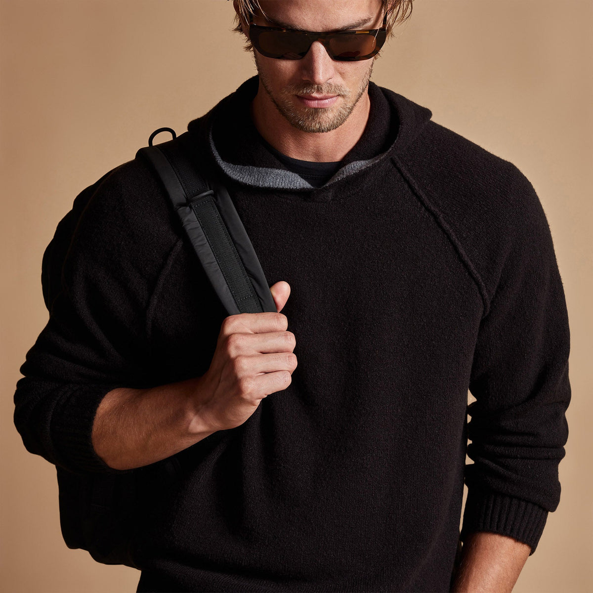 Cashmere Hooded Raglan in Black | James Perse Los Angeles
