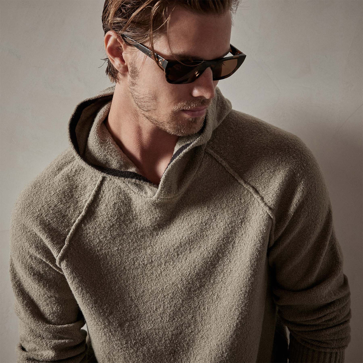 Cashmere Hooded Raglan in Khaki | James Perse Los Angeles