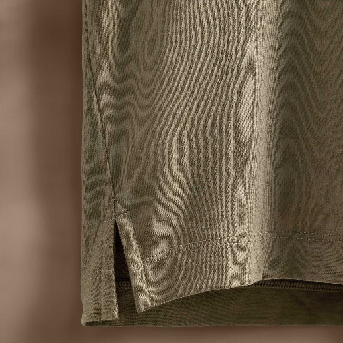 Clean Finish Jersey Shirt in Peet | James Perse Los Angeles