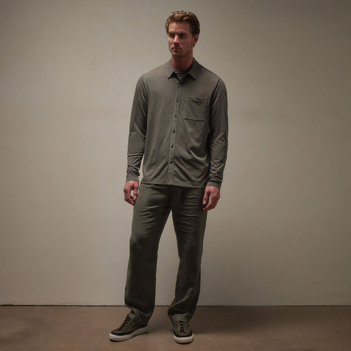 Clean Finish Jersey Shirt in Palm | James Perse Los Angeles
