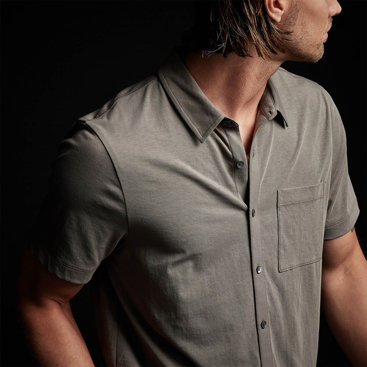Clean Finish Short Sleeve Shirt in River Rock | James Perse Los Angeles