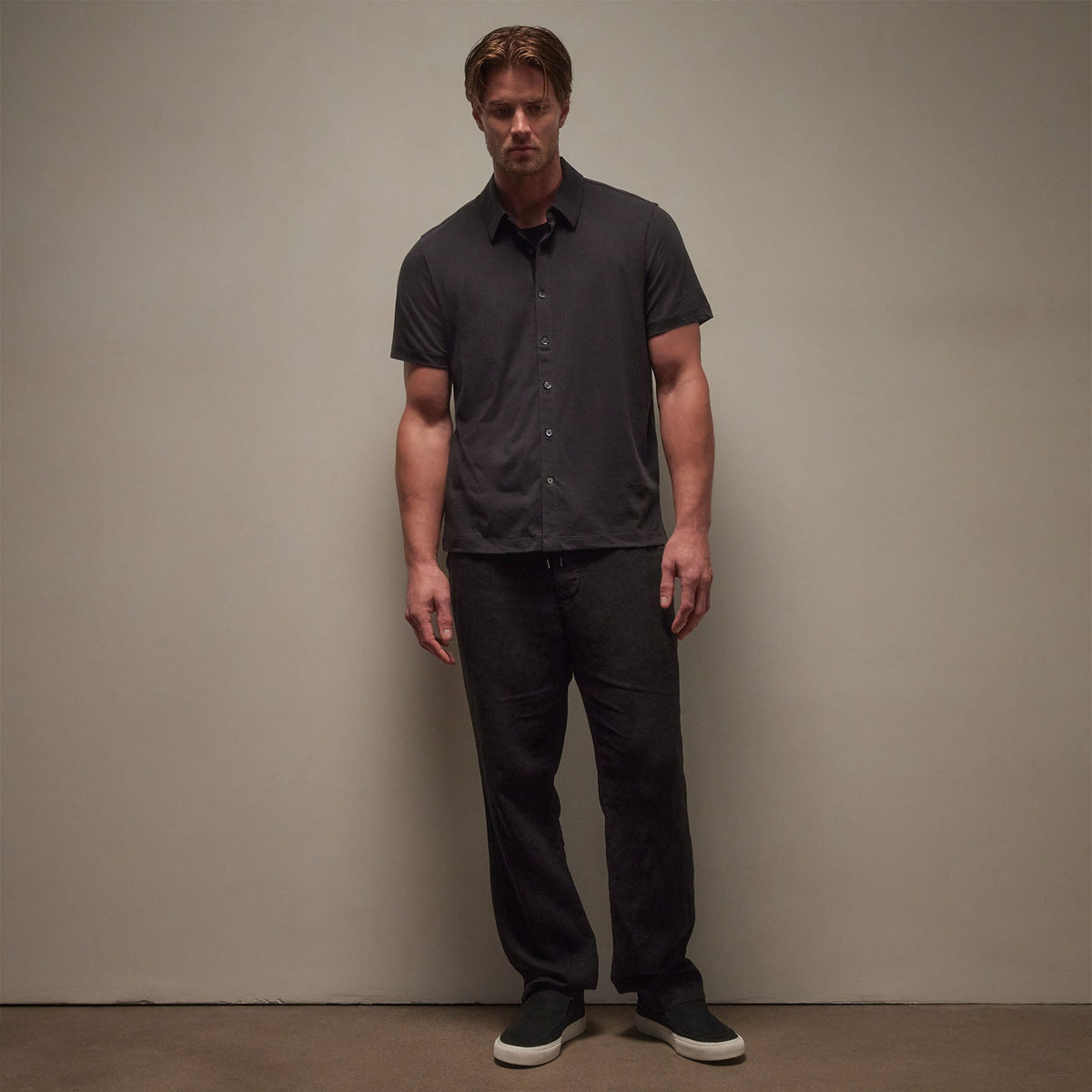 Clean Contrast Placket Short Sleeve in Magma/Black | James Perse Los Angeles
