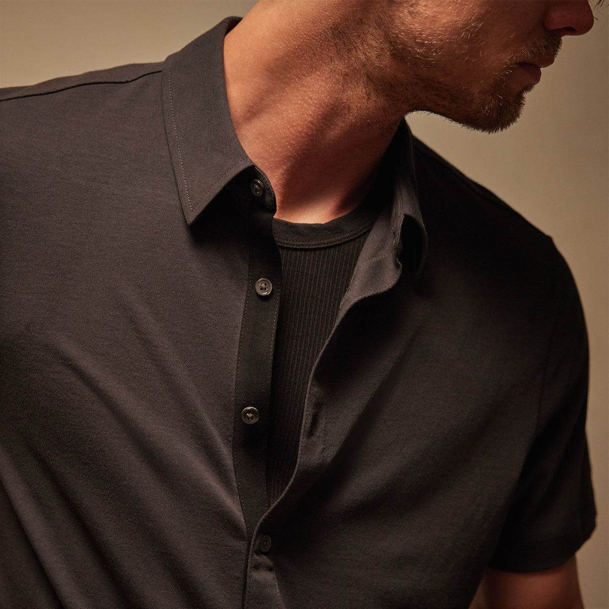 Clean Contrast Placket Short Sleeve in Magma/Black | James Perse Los Angeles