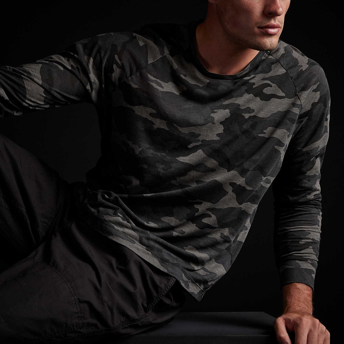 Clear Camo Jersey Raglan in Dark Night Camo | James Perse Los Angeles
