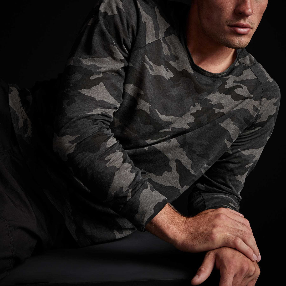 Clear Camo Jersey Raglan in Dark Night Camo | James Perse Los Angeles