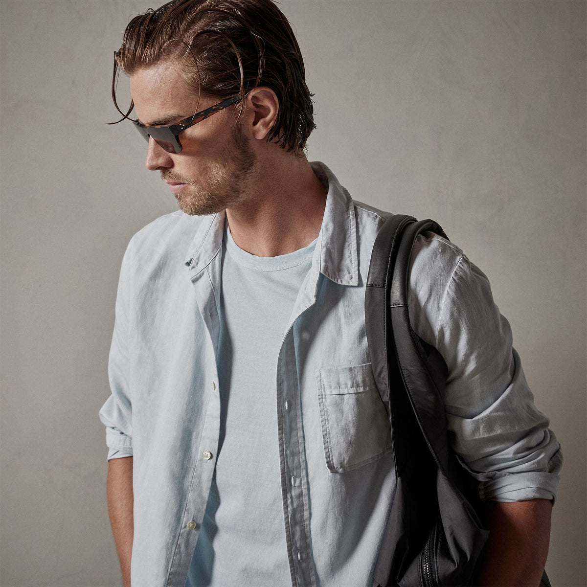 Cotton Linen Twill Classic Fit Shirt in Baby Blue Pigment | James Perse Los Angeles
