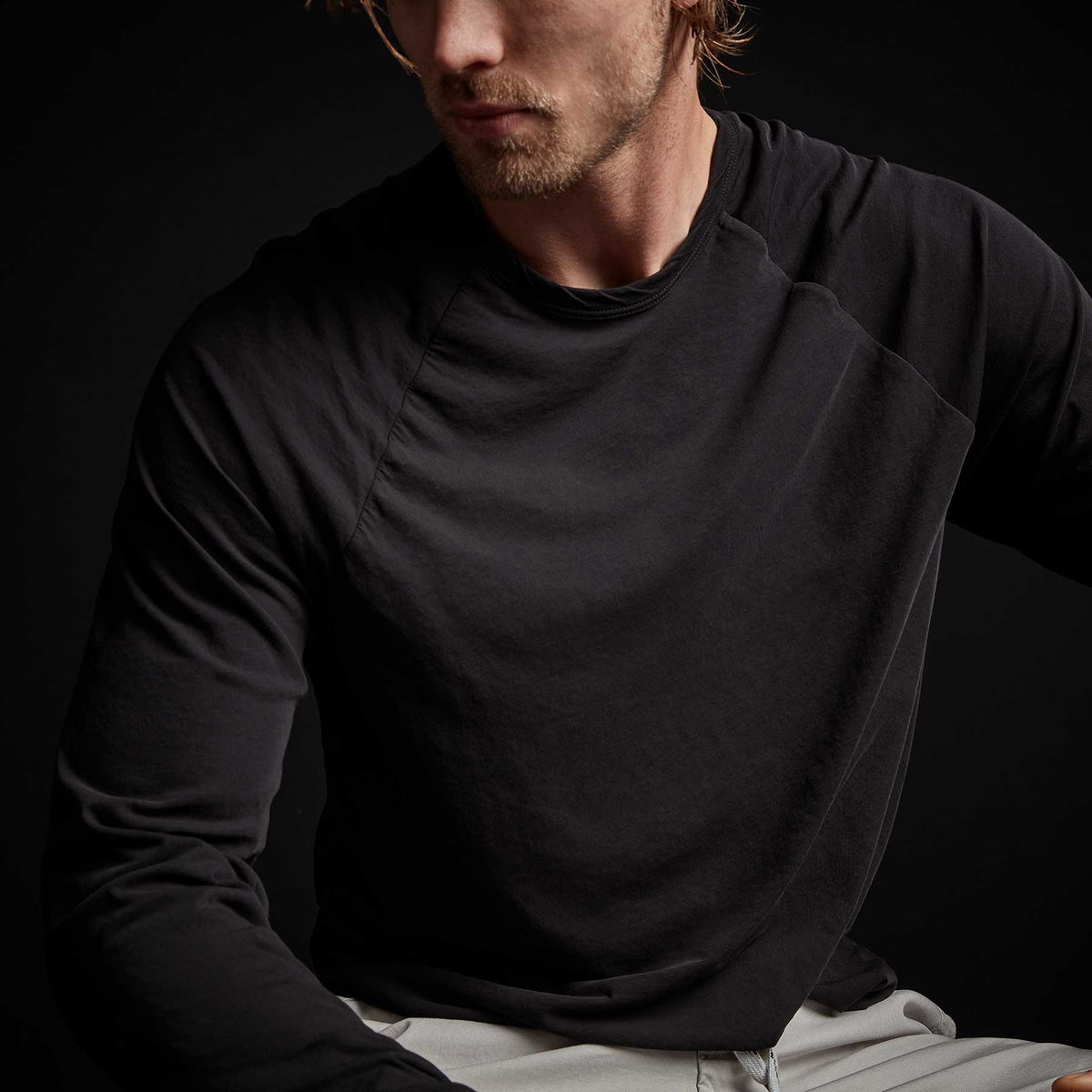 Long Sleeve Raglan in Black | James Perse Los Angeles