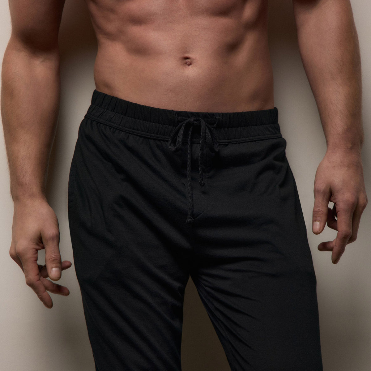 Luxe Lotus Jersey Tapered Lounge Pant in Black | James Perse Los Angeles