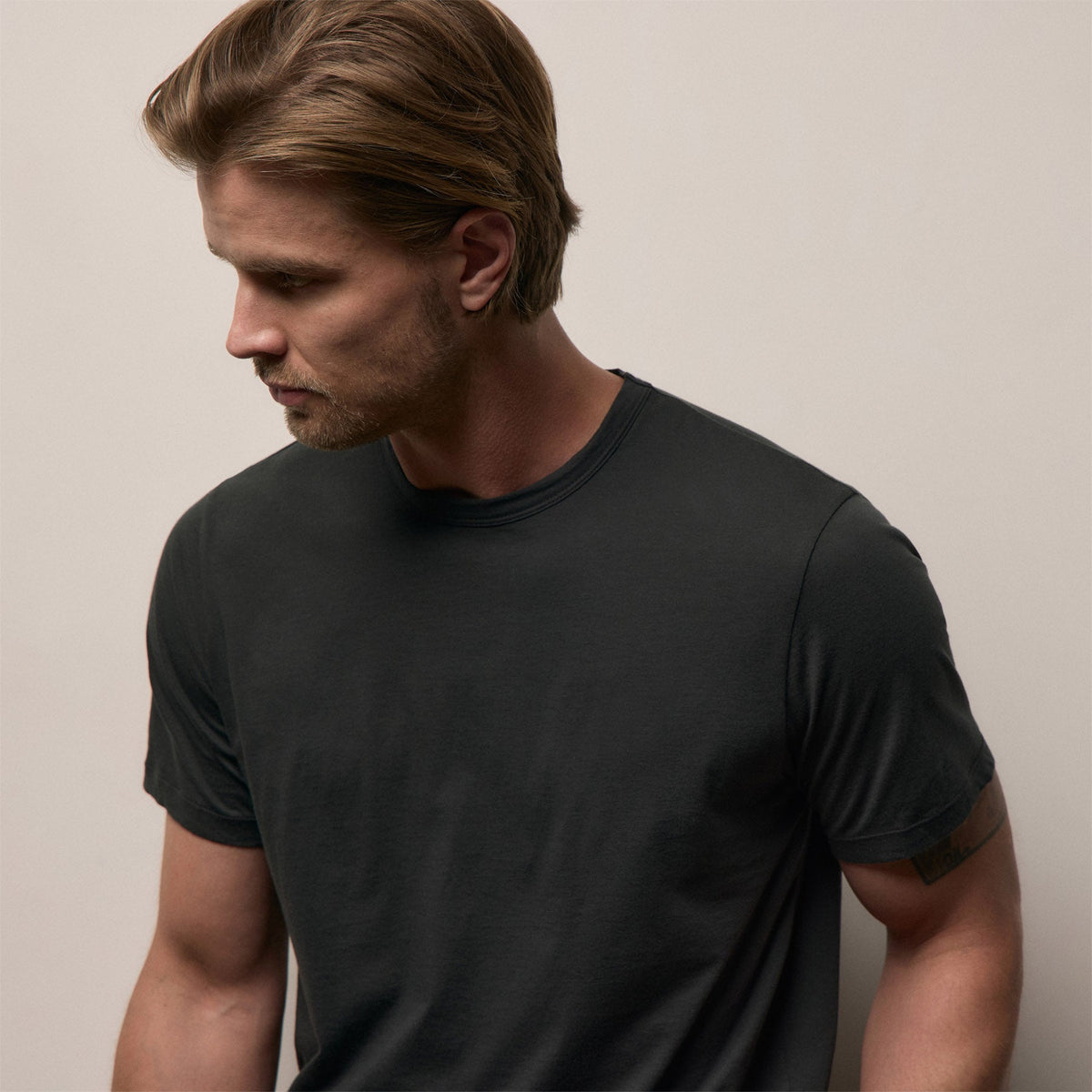 Luxe Lotus Jersey Tee in Carbon | James Perse Los Angeles