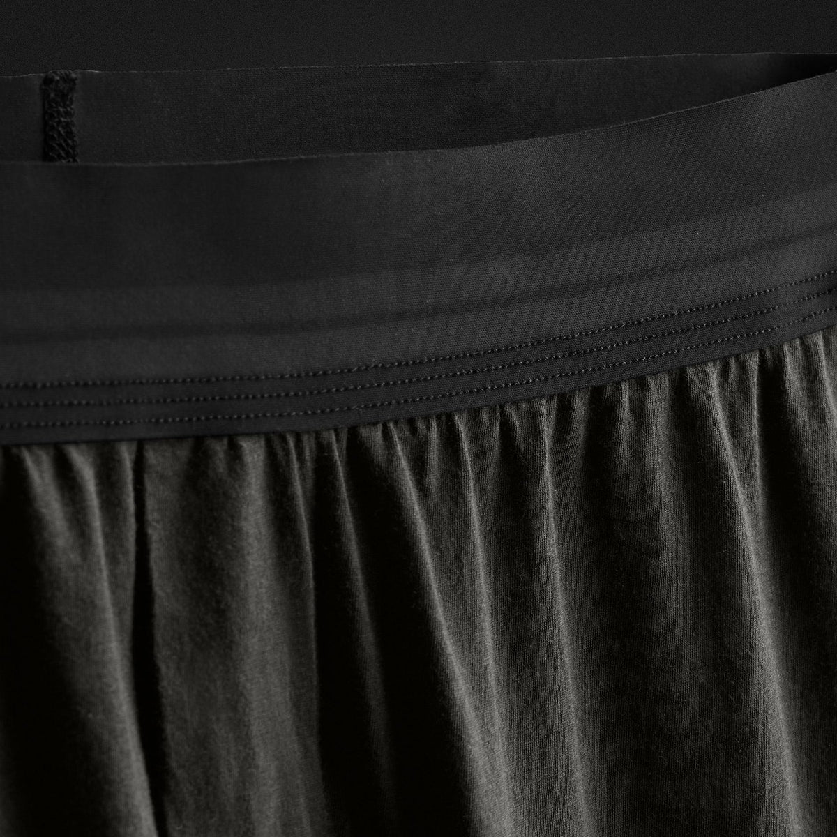 Luxe Lotus Relaxed Fit Boxer Short in Carbon | James Perse Los Angeles FLAT