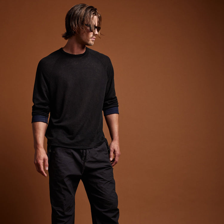 Desert Knit Linen Raglan in Black/Navy | James Perse Los Angeles