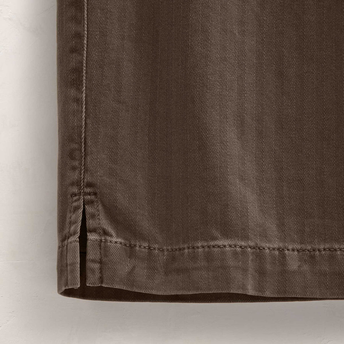 Herringbone Twill Trouser in Caribou Pigment | James Perse Los Angeles