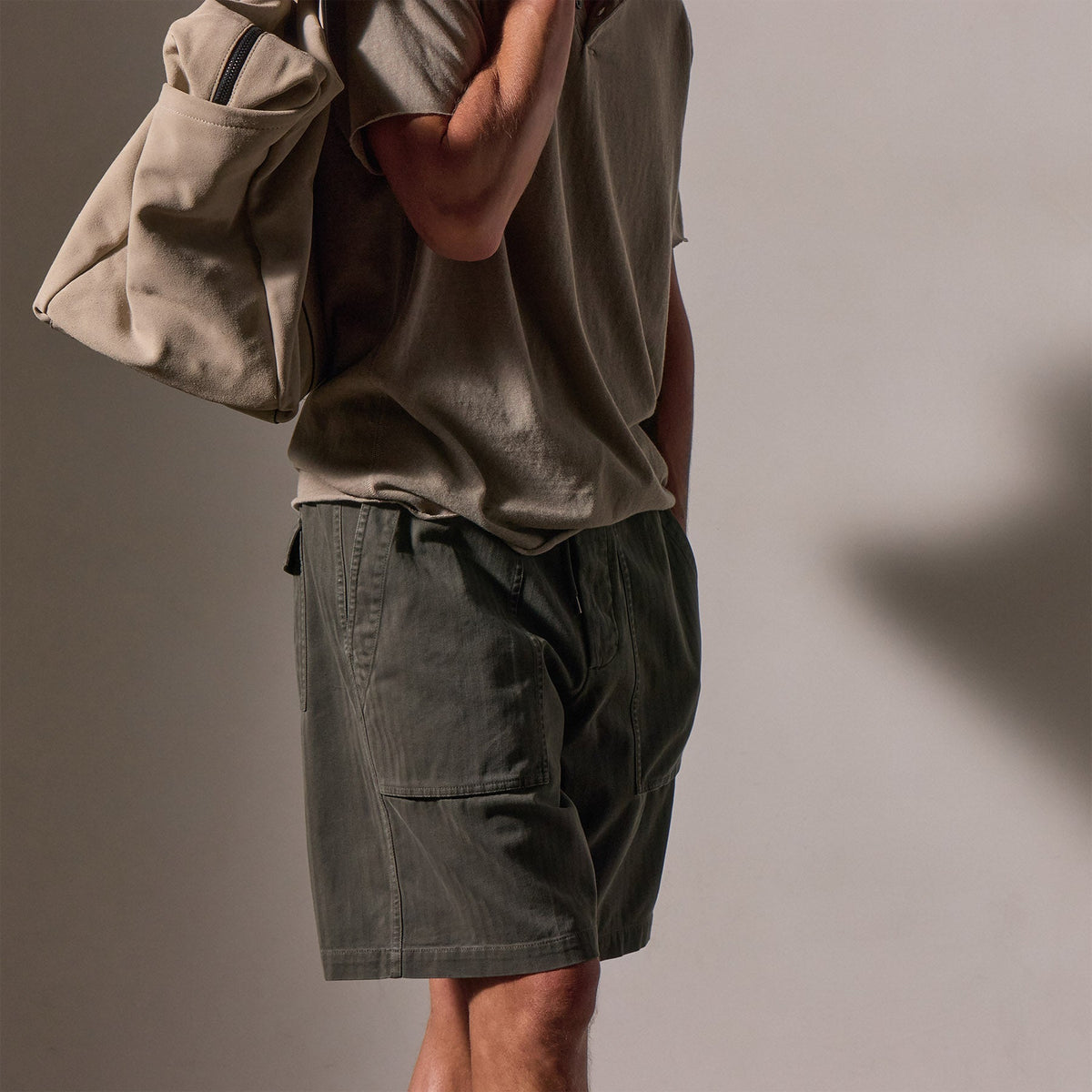 Brushed Hrrngbn Twll Utlty Short in Granite Pigment | James Perse Los Angeles
