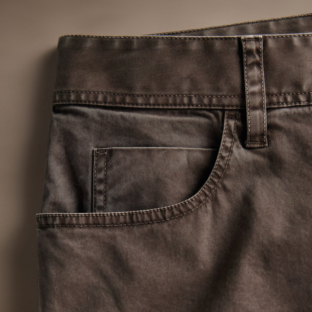 Brushed Twill 5 Pocket Pant  in Loam Pigment | James Perse Los Angeles